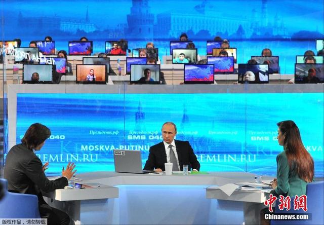 俄罗斯总统普京与民众连线交流