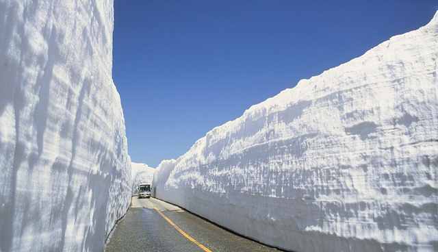 日本立山黑部阿爾卑斯路線開放 可欣賞雪墻奇觀
