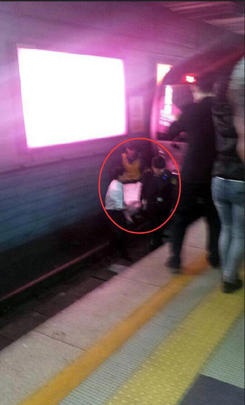 北京地铁1号线闯入轨道乘客确认死亡