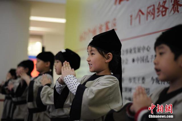 天津儿童国学风“秀出中国范”