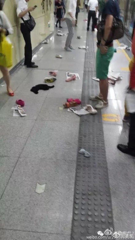 深圳地铁乘客晕倒引发踩踏事故：12人受伤