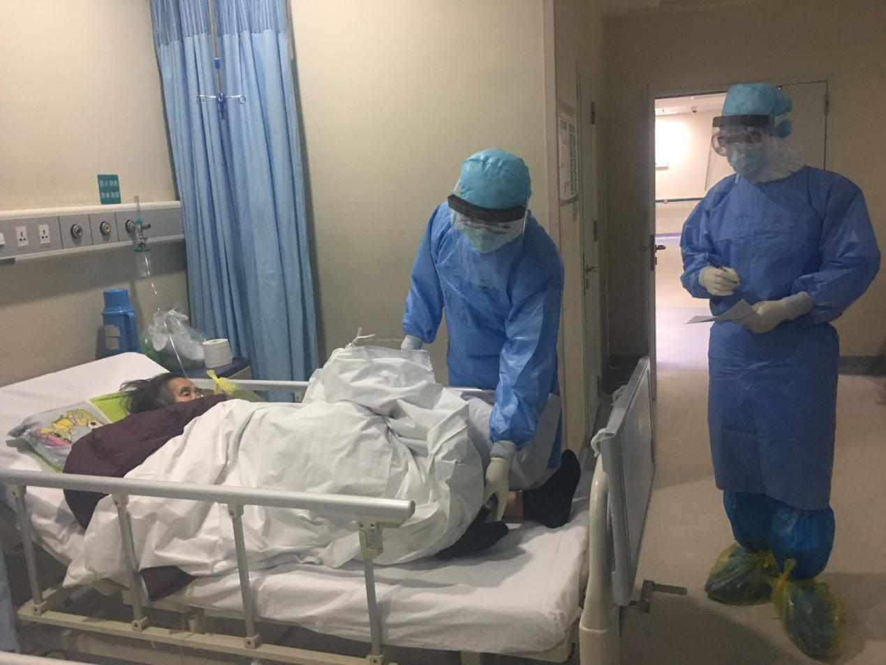 凌晨四点接收20位病人入院,他们这样迎接晨曦