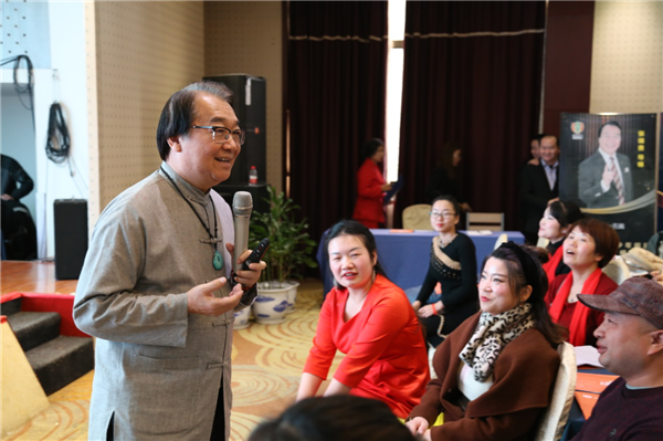 跃马扬鞭奔发展 天道常与追梦人