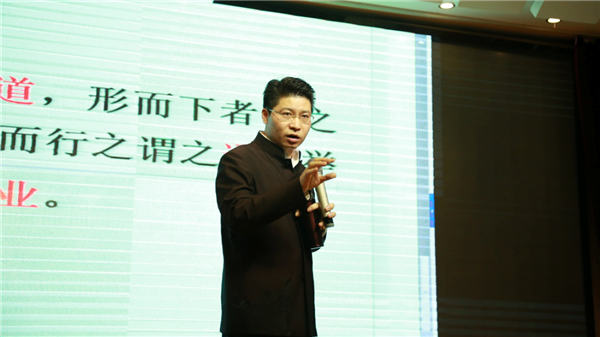 跃马扬鞭奔发展 天道常与追梦人