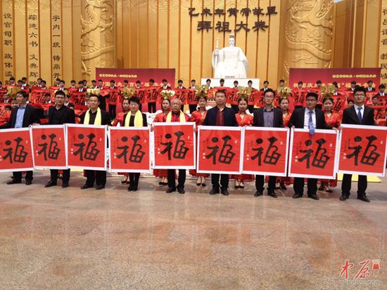 书法家柳国庆写百"福"献拜祖大典 祈福国泰民安