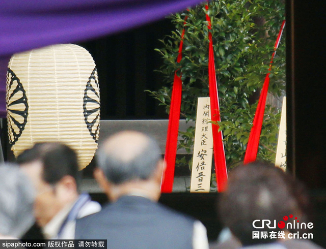 安倍晉三向靖國神社供奉“真榊” 安倍晉三向靖國神社供奉“真榊”