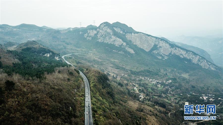 贵毕公路“换新颜”