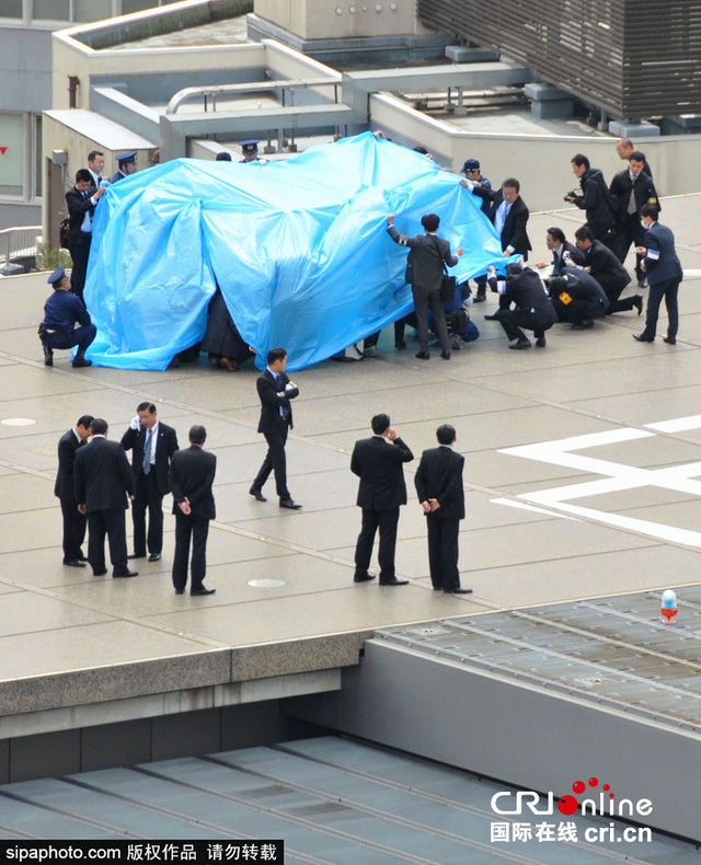 一小型无人机坠落日本首相官邸屋顶 无人员伤亡