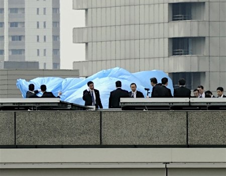 一小型无人机坠落日本首相官邸屋顶 无人员伤亡