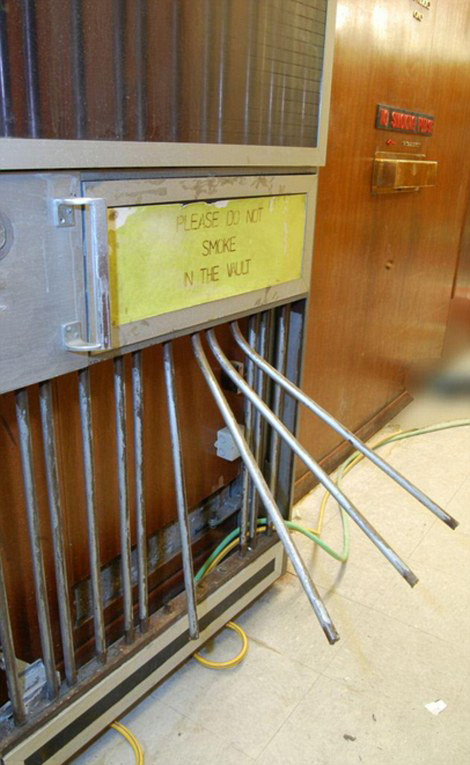 英国史上最大盗窃案现场曝光 窃贼挖墙撬电梯手段专业