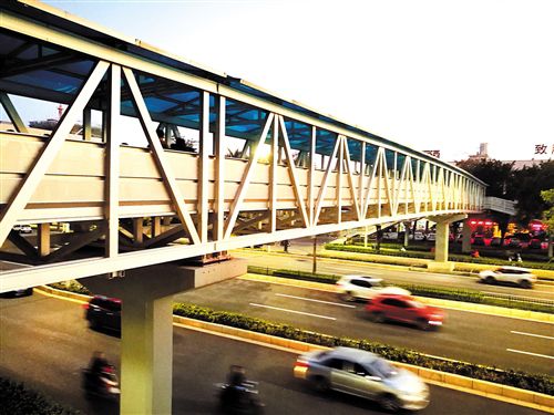 12座天桥添新景 缓解南宁市民“过街难”