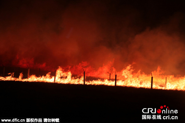 俄罗斯大火逼近内蒙古边界 边防官兵成功阻截