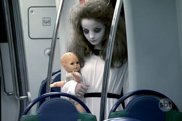 惊悚！巴西地铁上演“女鬼”整蛊吓坏乘客