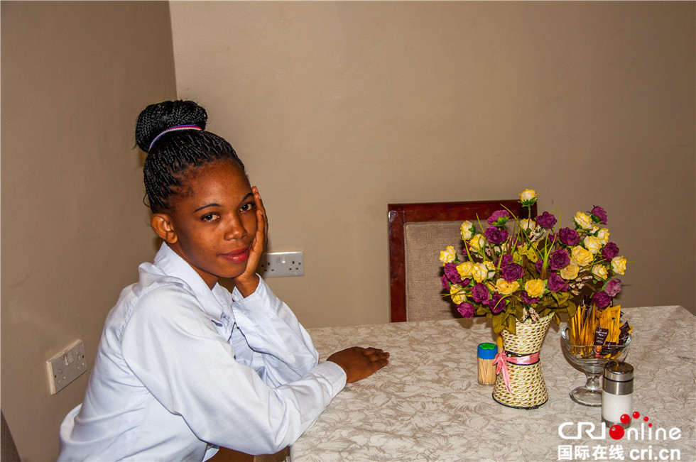 图片默认标题_fororder_【摄影作品】怀着梦想的非洲姑娘-陈华林