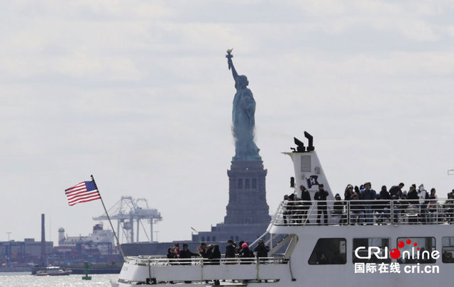 纽约自由女神像附近现可疑包裹 游客被疏散