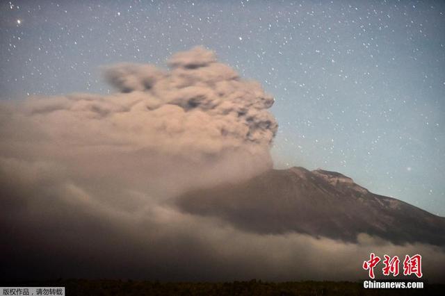 智利火山噴發火山灰漫天 覆蓋城鎮