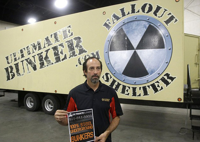 美国首届末日攻略大会 地堡战车枪械一应俱全 美国首届末日攻略大会 地堡战车枪械一应俱全