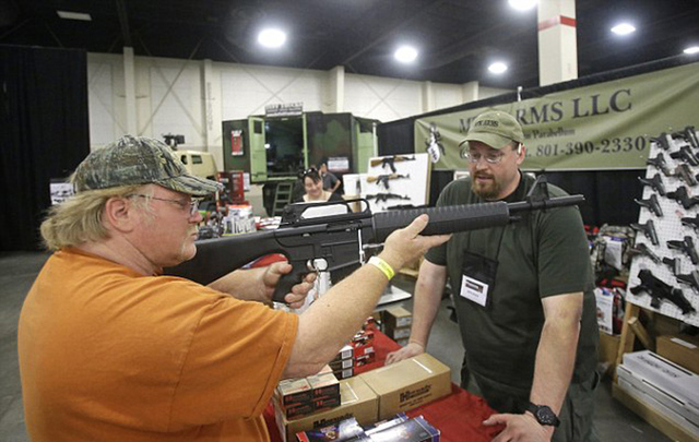 美国首届末日攻略大会 地堡战车枪械一应俱全 美国首届末日攻略大会 地堡战车枪械一应俱全