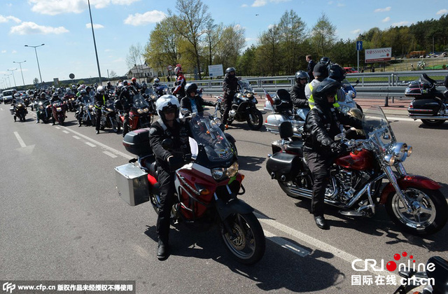 俄罗斯摩托车队纪念二战胜利70周年途径波兰遭拒