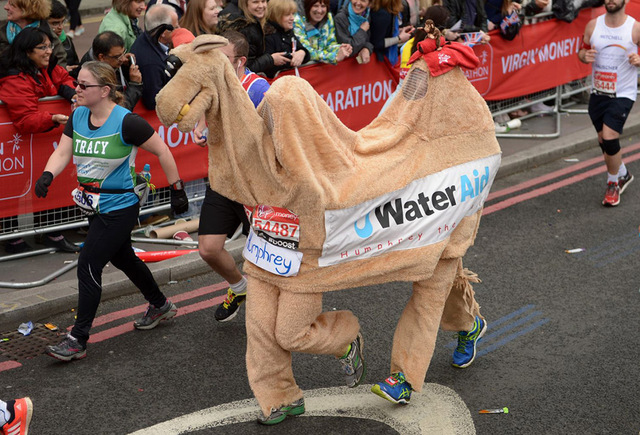 倫敦馬拉松賽奇葩裝扮搞怪登場