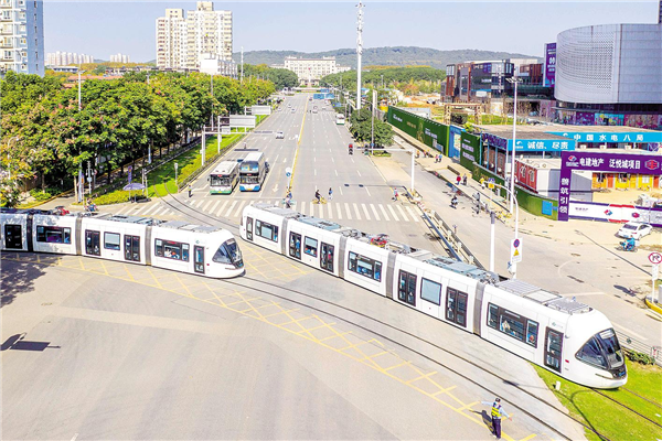 “光谷量子號”有軌電車串起中國光谷