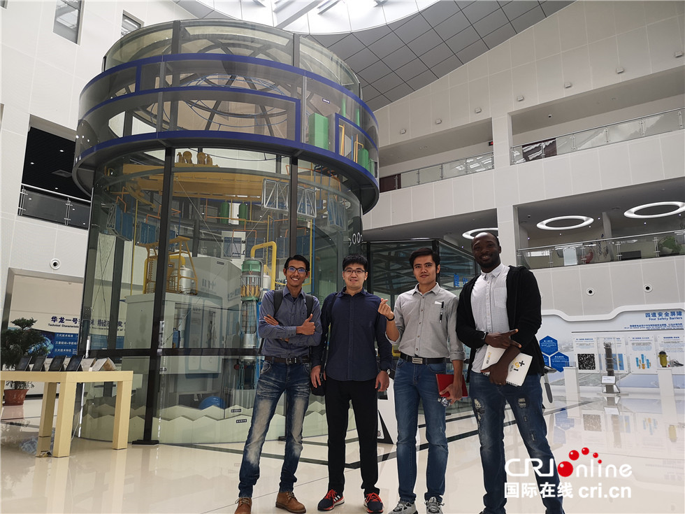 图片默认标题_fororder_参观华龙一号模型 (2)