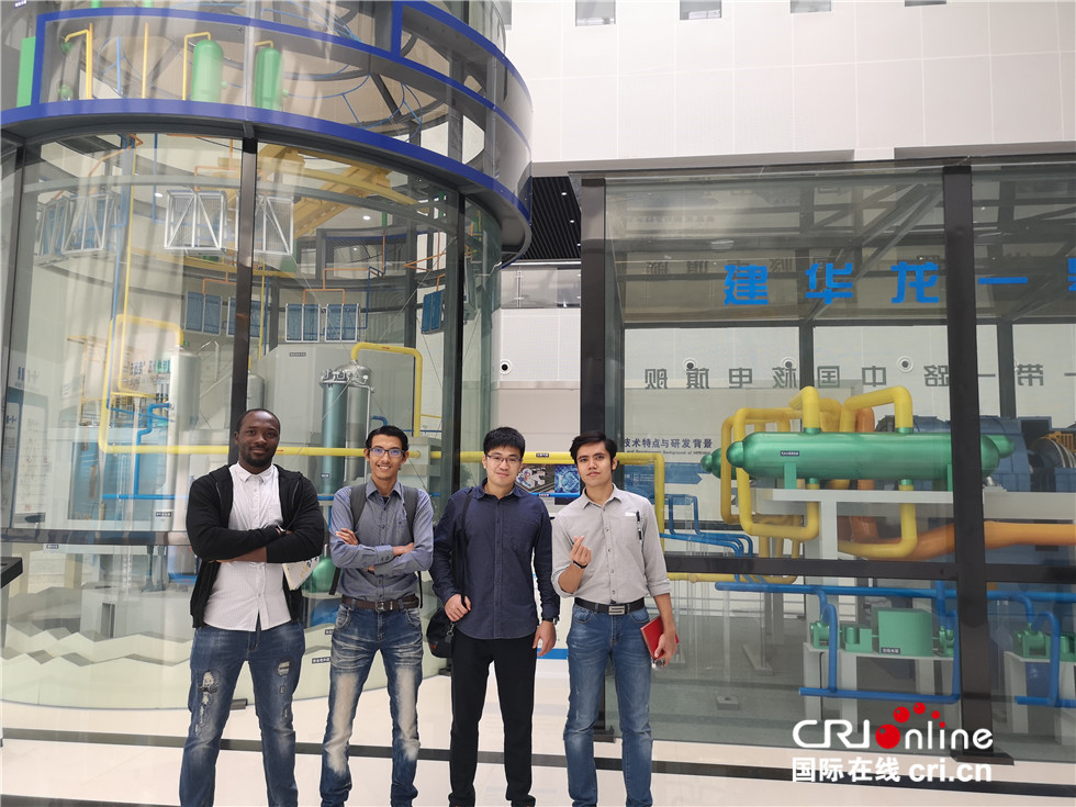 图片默认标题_fororder_参观华龙一号模型