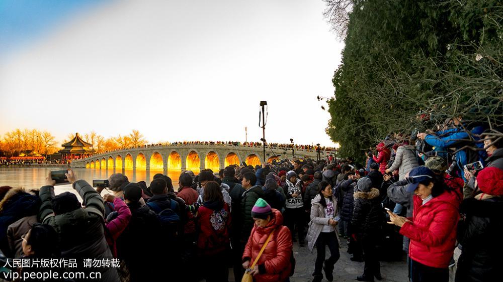 “金光穿洞”美景吸引摄友扎堆颐和园