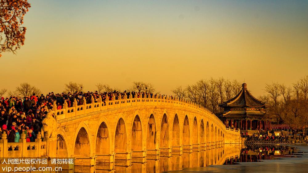 “金光穿洞”美景吸引摄友扎堆颐和园