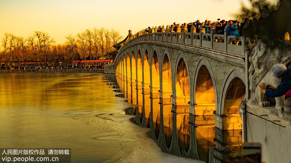 “金光穿洞”美景吸引摄友扎堆颐和园