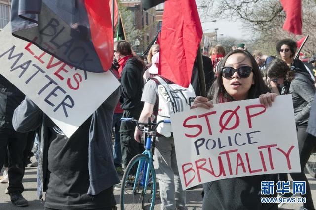 美国芝加哥"五一"游行呼吁反警察暴力
