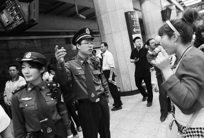 北京轨道交通执法3日未开罚单 当场制止乞讨获掌声