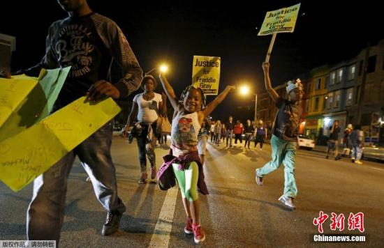 美国巴尔的摩取消宵禁 当地骚乱趋于平和