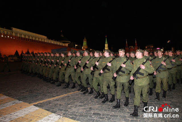 俄羅斯紅場舉行第二次閱兵綵排 中國解放軍方陣亮相