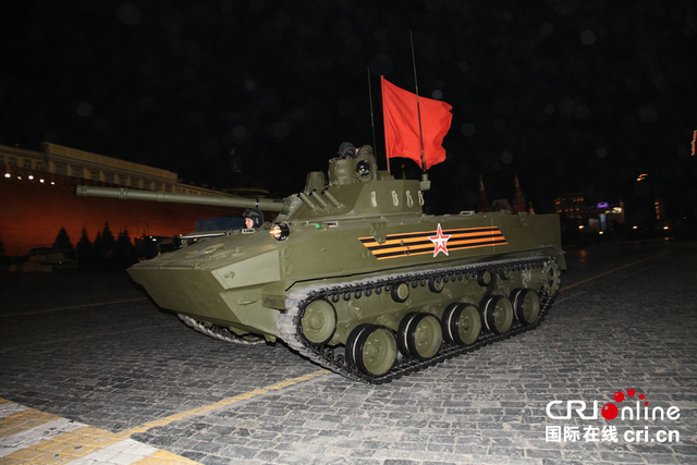 俄罗斯红场举行第二次阅兵彩排 中国解放军方阵亮相