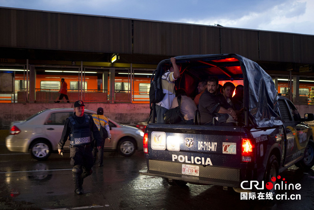 墨西哥首都两辆地铁列车相撞 已致12人受伤