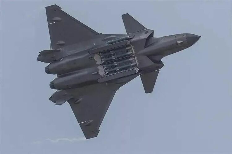 今天是你的生日，人民空军！