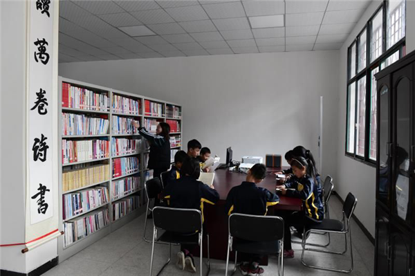 湖北省老新闻工作者协会向大别山农家书屋捐赠图书