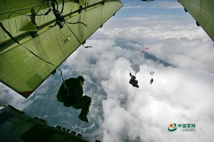 今天是你的生日，人民空军！