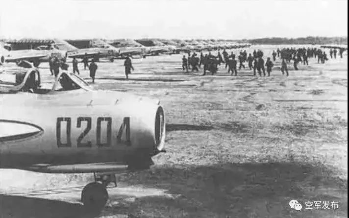 今天是你的生日，人民空军！