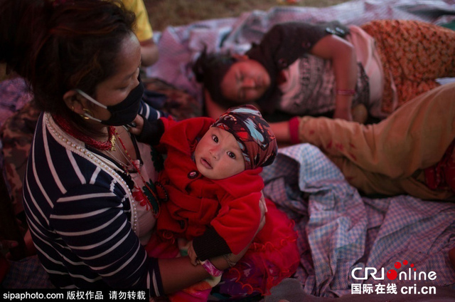 廢墟中的母愛：尼泊爾災民母親群像