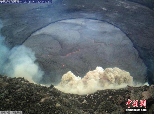 美國夏威夷火山口崩塌 熔岩爆炸場面壯觀