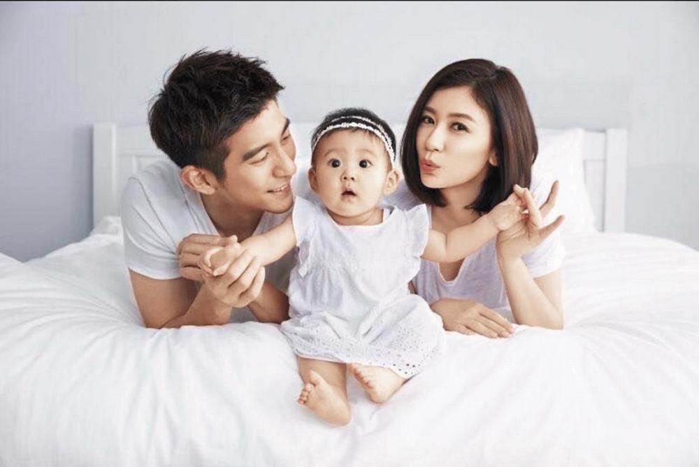 靠女儿打翻身仗贾静雯老公修杰楷身价三级跳