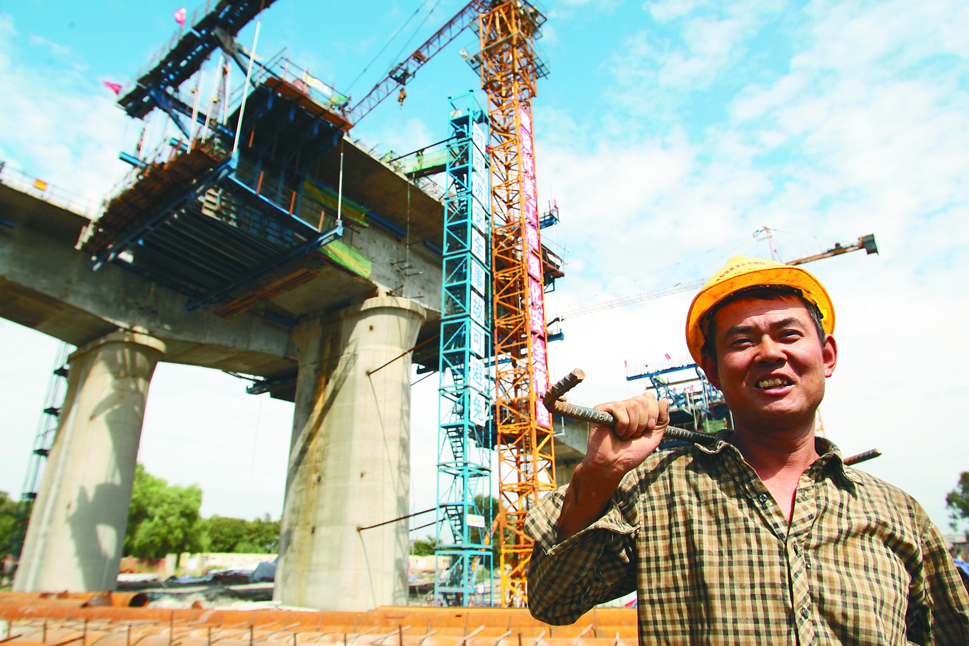 全省各级工会组织当好“娘家人” 帮扶落实处