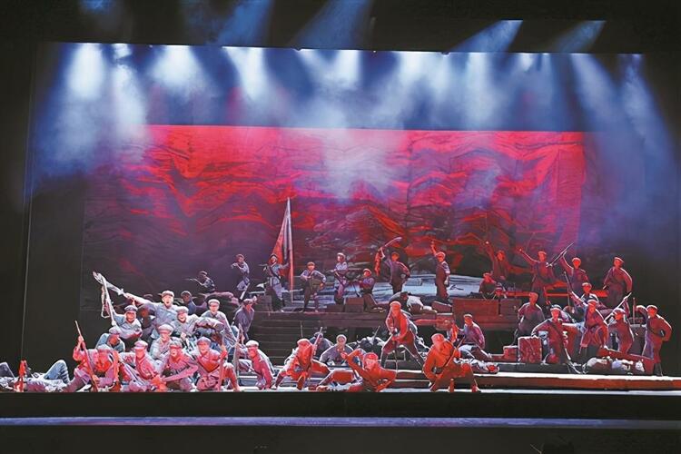 广西优秀舞台艺术剧目晋京展演活动收官之作 《血色湘江》“燃情”国家大剧院