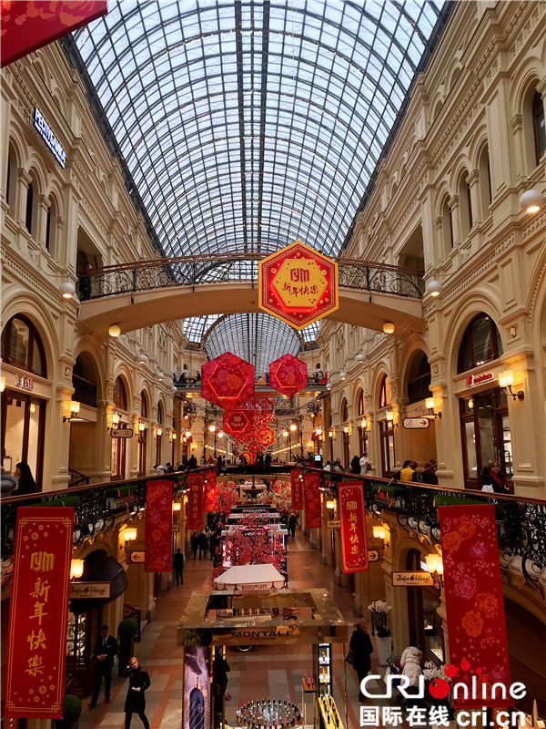 图片默认标题_fororder_李烨 古姆百货的中国红