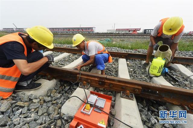 天津地铁1号线东延工程实现全线轨道贯通