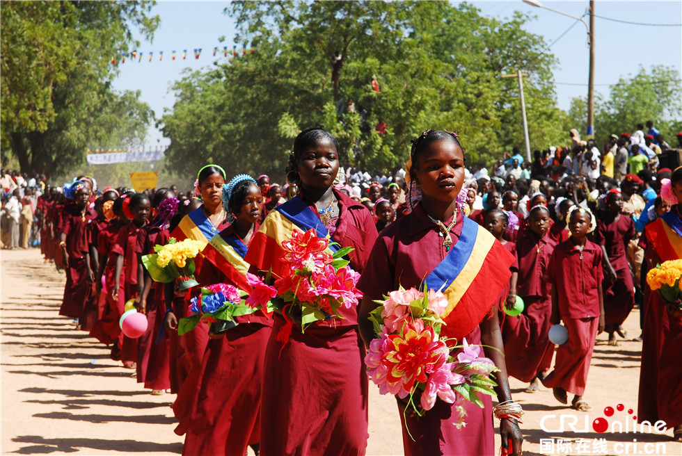图片默认标题_fororder_节日中的少女_副本
