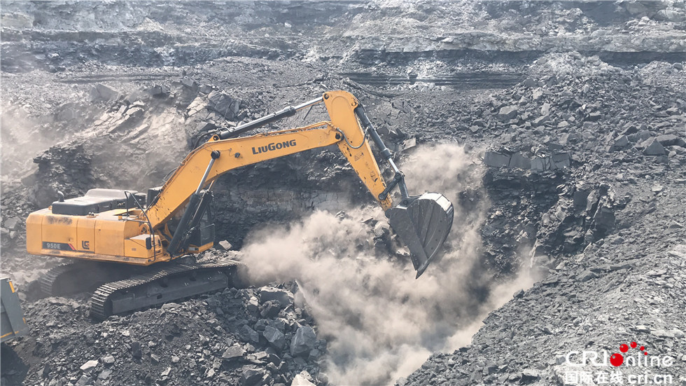 图片默认标题_fororder_2018年3月18日，中国柳工的挖掘机在印度进行挖煤作业。摄影王艺（中国）_副本
