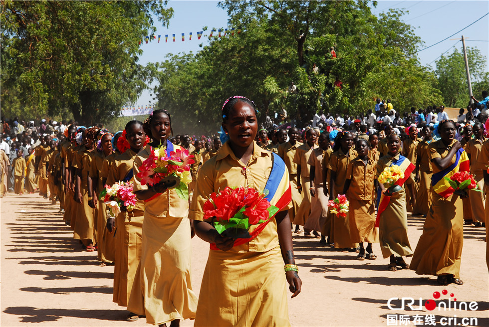 图片默认标题_fororder_节日中的少女3_副本